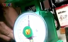 Tinh vi thủ đoạn "độ cân", móc túi người mua
