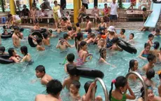 Các bể bơi Hà Nội "thu bộn" nhờ nắng nóng