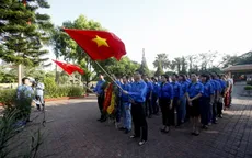 Tuổi trẻ Đài THVN thắp nến tri ân tại Nghĩa trang Ngọc Hồi