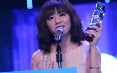 Văn Mai Hương vỡ òa khi lần hai chiến thắng HTV Awards
