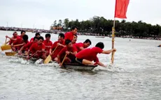 Sôi nổi ngày hội đua thuyền vượt hồ sông Đà