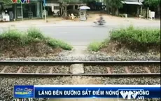 Làng bên đường sắt, nguy hiểm rình rập người dân