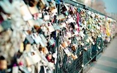 Cây cầu "khóa tình yêu" ở Paris có thể bị hủy bỏ