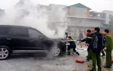 Hà Nam: Đốt rơm, cháy ô tô