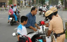 Hôm nay (1/4), xử phạt không đội mũ bảo hiểm cho trẻ em