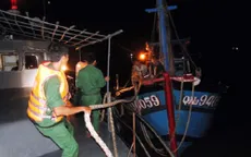 Cứu thành công 8 ngư dân gặp nạn ở biển Cửa Đại