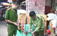 Thu nửa tấn bột làm thạch Trung Quốc ở chợ Đồng Xuân