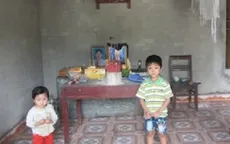 “Bố mẹ lên trời rồi, chỉ còn lại hai anh em…”