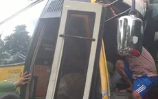Hai xe khách đối đầu, tài xế mắc kẹt nhiều giờ trên ghế lái
