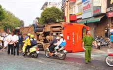 Hai ô tô khách cùng nhà xe đấu đầu tại Đăk Lăk