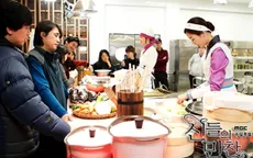 Khám phá phim trường "Bữa tiệc của các vị thần"