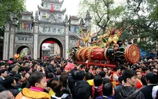 Rước quả pháo 6 mét ở làng Đồng Kỵ