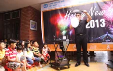 Nghệ sỹ Fan Yang tặng quà và biểu diễn cho trẻ em làng SOS Đà Nẵng