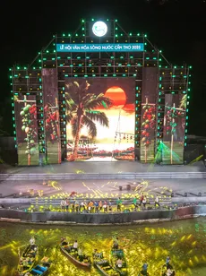 “Cần Thơ - Sắc màu sông nước” biến không gian quen thuộc thành đại tiệc thị giác