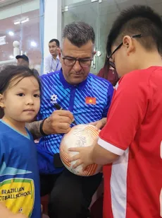 HLV ĐT U17 Việt Nam: "Tầm vóc của Cristiano Ronaldo vượt qua mọi rào cản tuổi tác"