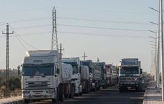 2.000 xe tải chở hàng mắc kẹt tại cửa khẩu Rafah, hàng viện trợ được đưa qua Kerem Shalom