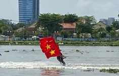Sôi động Giải Vô địch Bơi vượt sông mở rộng TP Hồ Chí Minh 2024