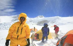 Người chinh phục đỉnh núi Everest 3 lần trong 8 ngày