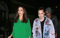 Con gái Angelina Jolie - Brad Pitt tuyên bố xoá họ bố