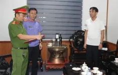 Nghệ An: Khai trừ Đảng Chủ tịch UBND và Trưởng phòng Tư pháp thị xã Cửa Lò
