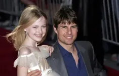 Tom Cruise bỏ bê con gái nhưng đều đặn tặng quà cho bạn diễn nhí suốt 20 năm qua