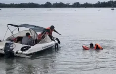 Lật thuyền trên sông Đồng Nai, 1 người mất tích