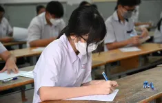 Hơn 1.300 học sinh TP Hồ Chí Minh đầu tiên nhận tin trúng tuyển vào lớp 10 công lập