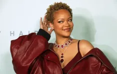 Rihanna tái khởi động album thứ 9