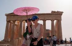 Hy Lạp đóng cửa trường học và điểm du lịch do nắng nóng lịch sử