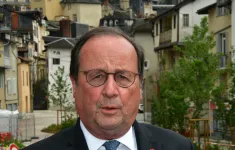 Cựu Tổng thống Pháp François Hollande sẽ tái tranh cử Quốc hội