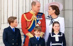 Hoàng tử William chu đáo trong lần xuất hiện đầu tiên của vợ Kate Middleton sau chẩn đoán ung thư