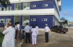 Khống chế người đàn ông lái ô tô tông vào tòa nhà của bệnh viện