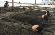 Độc lạ Onsen bằng cát nóng ở Nhật Bản