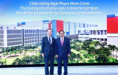 Thủ tướng Phạm Minh Chính thăm tổ hợp bán dẫn của Samsung
