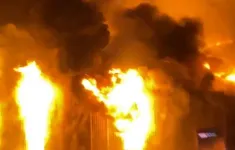 Cháy rừng rực ở công ty gỗ trong Khu công nghiệp tại Bình Dương