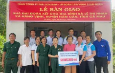 Trao tặng “Nhà đại đoàn kết” tại tỉnh Cà Mau