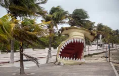 Bão Beryl quét qua bãi biển Yucatan của Mexico, hướng tới bang Texas