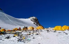 Phải mất nhiều năm để dọn dẹp rác thải trên đỉnh Everest