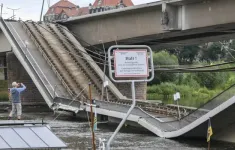 Đức phá hủy cầu huyết mạch ở Dresden nhằm ứng phó nguy cơ mưa lũ