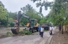 Hà Nội còn 52 điểm ngập sâu, phương tiện không thể di chuyển