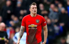 Phil Jones kiếm được 40 triệu bảng từ Man Utd