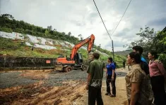 Hòa Bình: Nhanh chóng san gạt khu vực sạt lở xung yếu ở đồi Lủ Thao