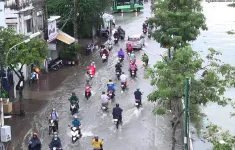 TP Hồ Chí Minh: Triều cường vượt báo động 3 gây ngập nhiều khu vực