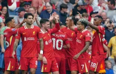 Thắng đậm Bournemouth, Liverpool tạm chiếm ngôi đầu