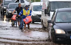 Lũ lụt cuốn trôi nhà cửa ở Romania, hàng nghìn người phải di dời