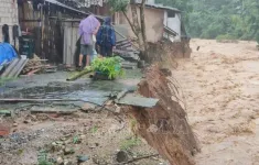 Thời tiết đêm 23/9: Từ Thanh Hóa đến Quảng Nam có mưa dông, cảnh báo lũ quét, sạt lở đất