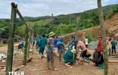 Sơn La: Hỗ trợ làm lán ở tạm cho người dân Nà Mện phải di dời khỏi khu vực sạt lở