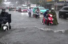 TP Hồ Chí Minh: Mưa lớn, sấm sét dữ dội, nhiều tuyến đường ngập sâu