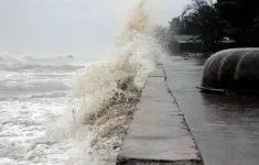 Tương tác của bão đôi có thể làm cho bão số 6 dịch chuyển ra ngoài