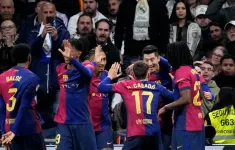 Barca "hủy diệt" Real Madrid ngay tại Bernabeu